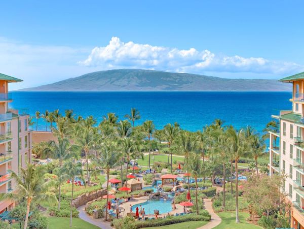 Luxurious 6-Bedroom Oceanview Retreat in Maui - Perfect Getaway