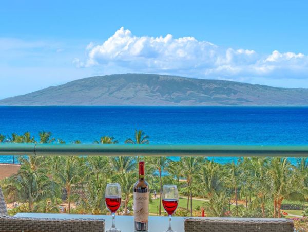 Luxurious 6-Bedroom Oceanview Retreat in Maui - Perfect Getaway