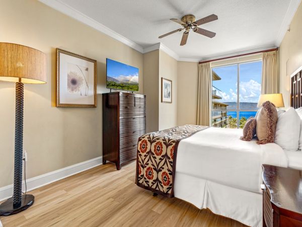 Luxurious 6-Bedroom Oceanview Retreat in Maui - Perfect Getaway