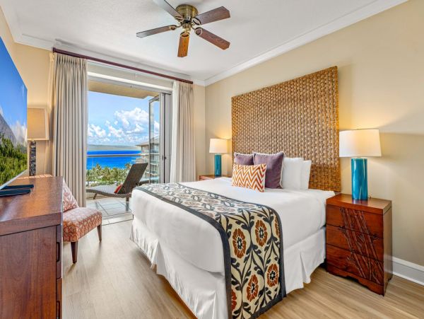 Luxurious 6-Bedroom Oceanview Retreat in Maui - Perfect Getaway
