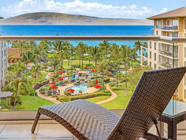 Luxurious 6-Bedroom Oceanview Retreat in Maui - Perfect Getaway