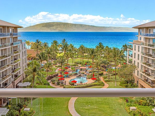 Luxurious 6-Bedroom Oceanview Retreat in Maui - Perfect Getaway