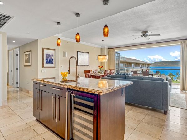 Luxurious 6-Bedroom Oceanview Retreat in Maui - Perfect Getaway