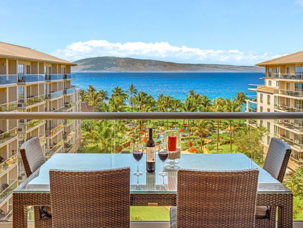 Luxurious 6-Bedroom Oceanview Retreat in Maui - Perfect Getaway
