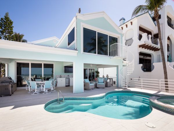 Luxury Beachfront Retreat on Bonita Beach - Unforgettable Family Getaway