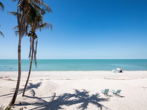 Luxury Beachfront Retreat on Bonita Beach - Unforgettable Family Getaway