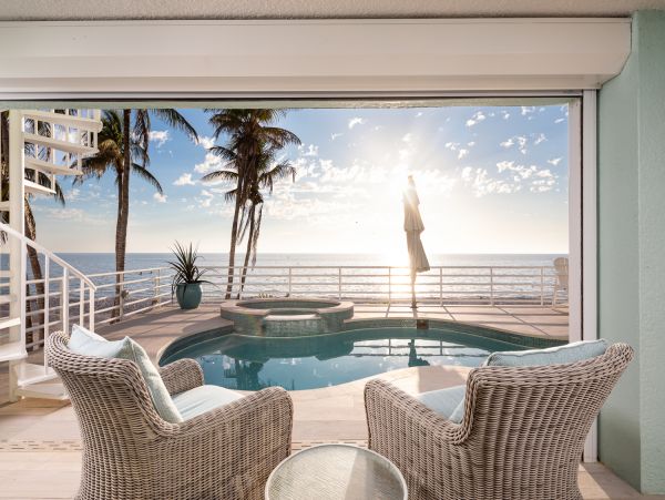 Luxury Beachfront Retreat on Bonita Beach - Unforgettable Family Getaway