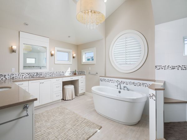 Luxury Beachfront Retreat on Bonita Beach - Unforgettable Family Getaway