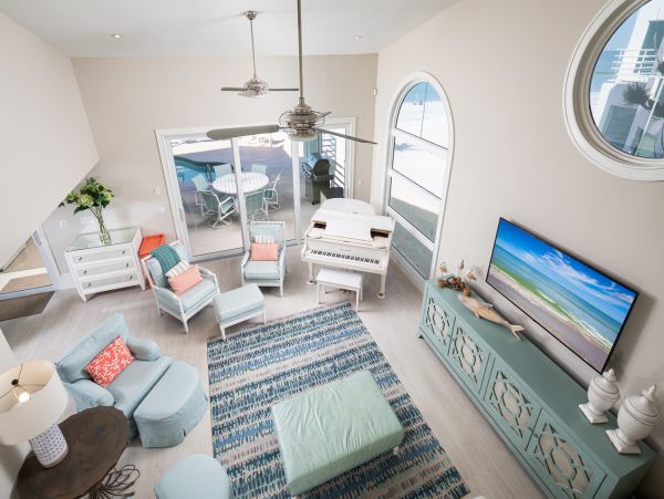 Luxury Beachfront Retreat on Bonita Beach - Unforgettable Family Getaway