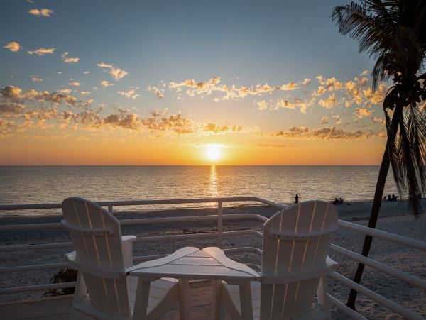 Luxury Beachfront Retreat on Bonita Beach - Unforgettable Family Getaway