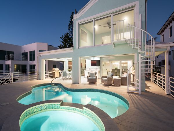 Luxury Beachfront Retreat on Bonita Beach - Unforgettable Family Getaway