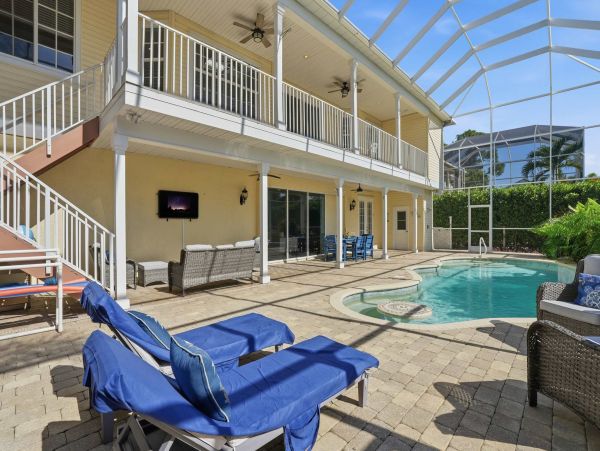 Stunning 5-Bedroom Retreat Near Bonita Beach