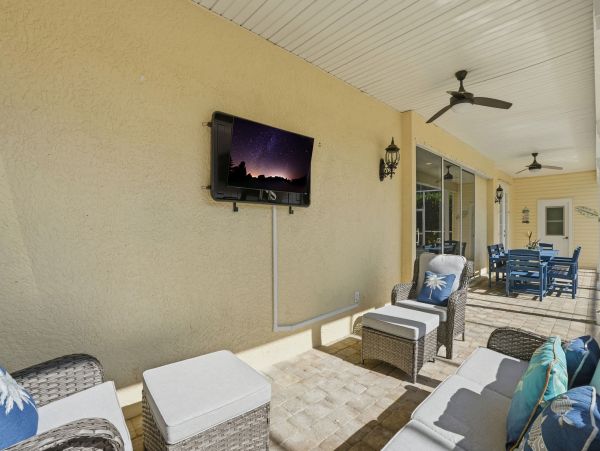 Stunning 5-Bedroom Retreat Near Bonita Beach