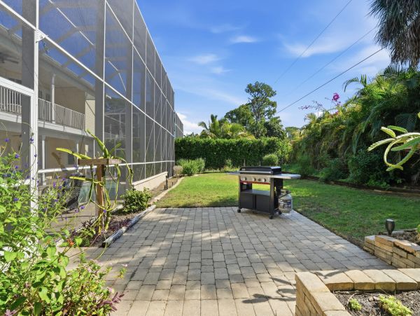 Stunning 5-Bedroom Retreat Near Bonita Beach