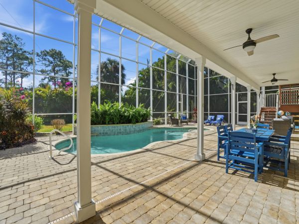 Stunning 5-Bedroom Retreat Near Bonita Beach