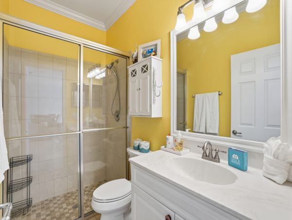 Stunning 5-Bedroom Retreat Near Bonita Beach