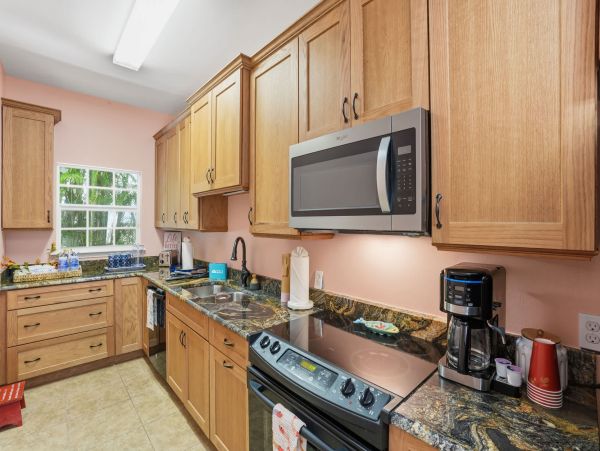 Stunning 5-Bedroom Retreat Near Bonita Beach