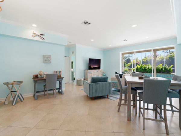 Stunning 5-Bedroom Retreat Near Bonita Beach