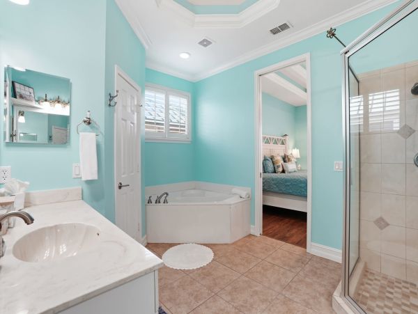 Stunning 5-Bedroom Retreat Near Bonita Beach