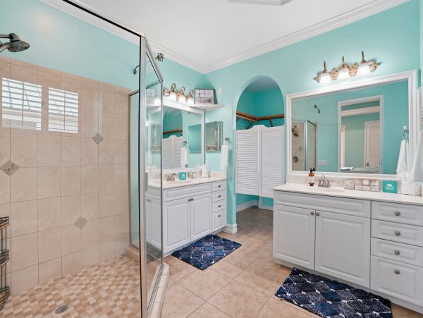Stunning 5-Bedroom Retreat Near Bonita Beach