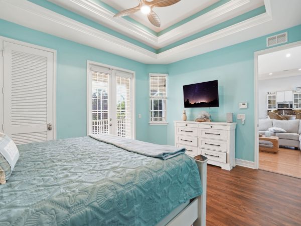 Stunning 5-Bedroom Retreat Near Bonita Beach