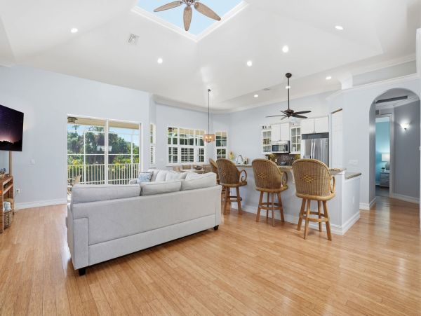 Stunning 5-Bedroom Retreat Near Bonita Beach