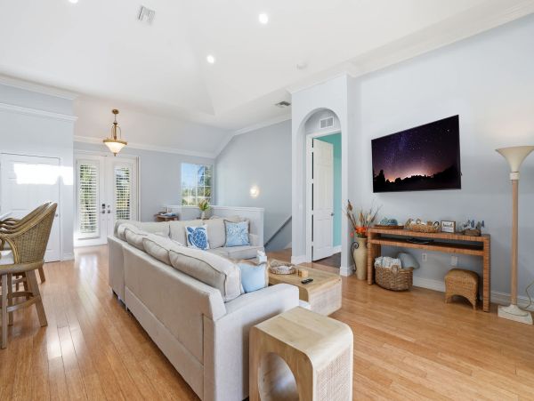 Stunning 5-Bedroom Retreat Near Bonita Beach