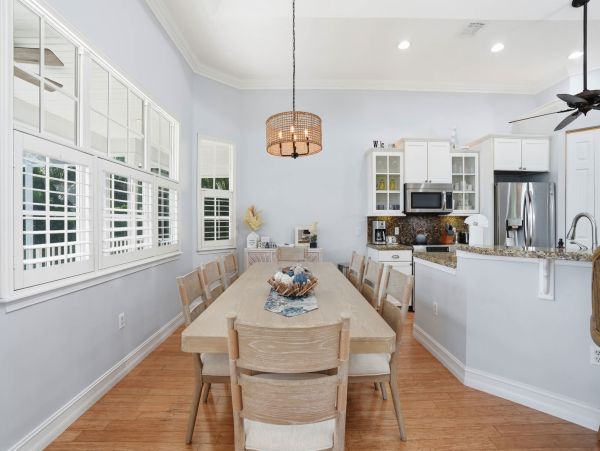 Stunning 5-Bedroom Retreat Near Bonita Beach