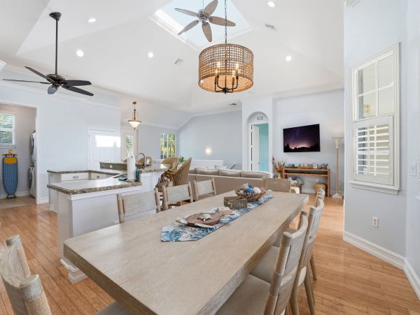 Stunning 5-Bedroom Retreat Near Bonita Beach