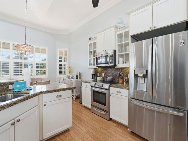 Stunning 5-Bedroom Retreat Near Bonita Beach