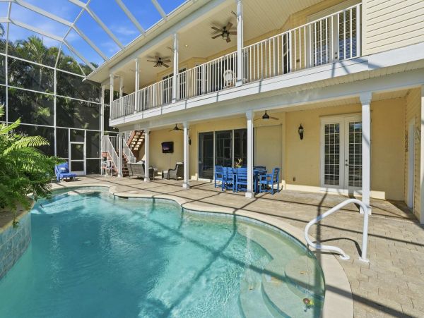 Stunning 5-Bedroom Retreat Near Bonita Beach