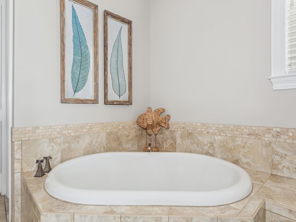 Luxurious 5-Bedroom Coastal Retreat on Navarre