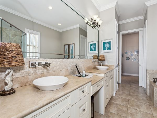Luxurious 5-Bedroom Coastal Retreat on Navarre
