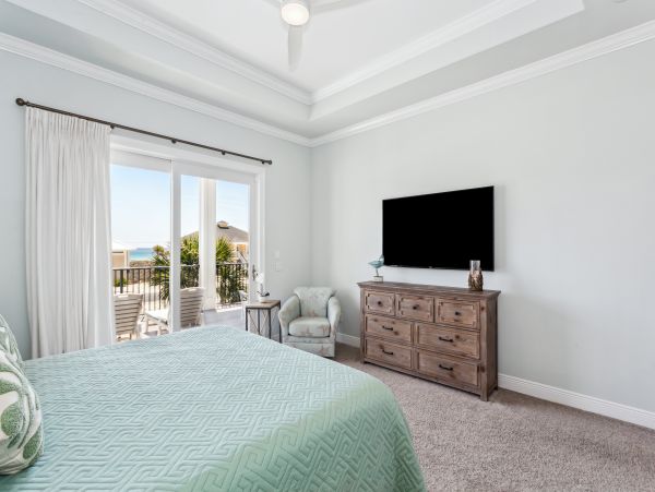 Luxurious 5-Bedroom Coastal Retreat on Navarre