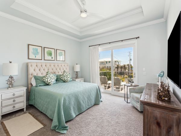 Luxurious 5-Bedroom Coastal Retreat on Navarre