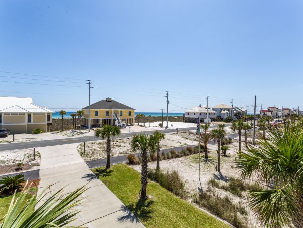 Luxurious 5-Bedroom Coastal Retreat on Navarre