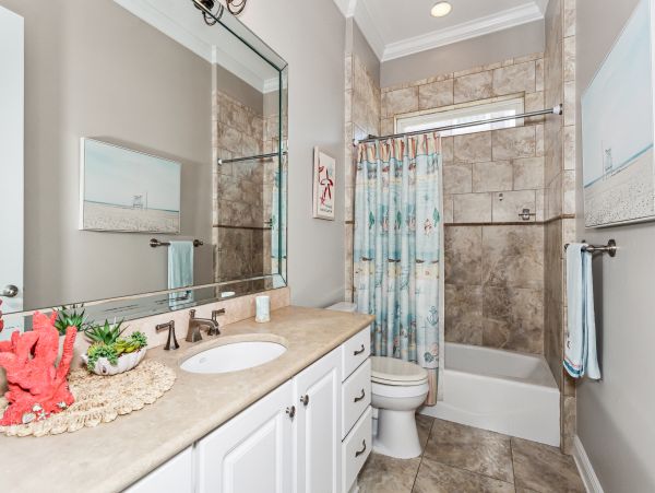Luxurious 5-Bedroom Coastal Retreat on Navarre