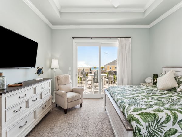 Luxurious 5-Bedroom Coastal Retreat on Navarre