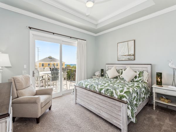 Luxurious 5-Bedroom Coastal Retreat on Navarre