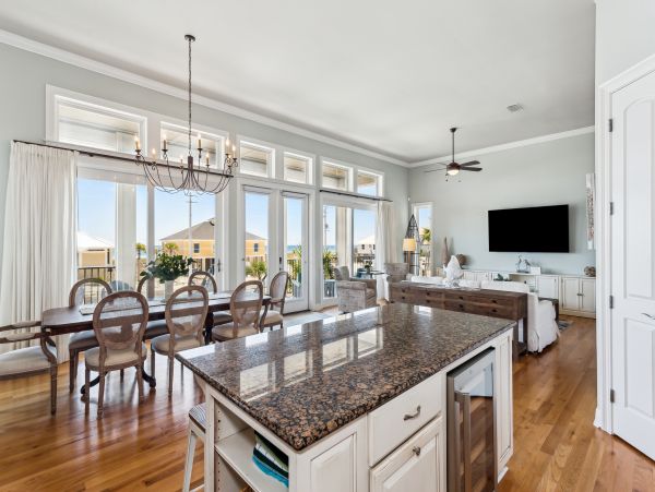 Luxurious 5-Bedroom Coastal Retreat on Navarre