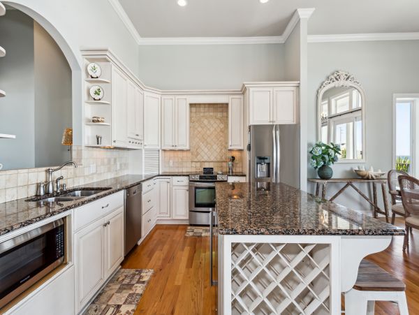 Luxurious 5-Bedroom Coastal Retreat on Navarre