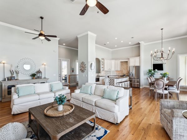 Luxurious 5-Bedroom Coastal Retreat on Navarre