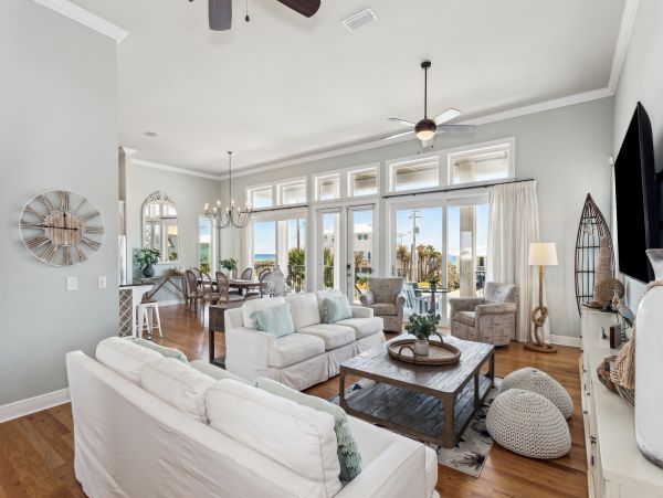 Luxurious 5-Bedroom Coastal Retreat on Navarre