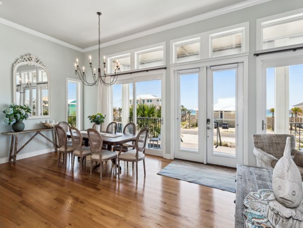 Luxurious 5-Bedroom Coastal Retreat on Navarre