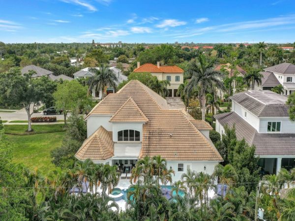 Pure Luxury Naples Florida Luxury Retreat Four Bedrooms Plus Additional Den Walk Beach