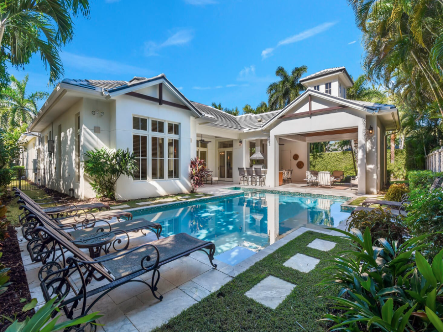 Luxury Coastal Retreat in Naples - Perfect For Your Next Vacation
