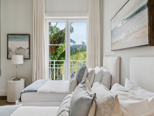 Paradise Island Seven Bedroom Beach Walk to Atlantis! Bahamas Pure Luxury