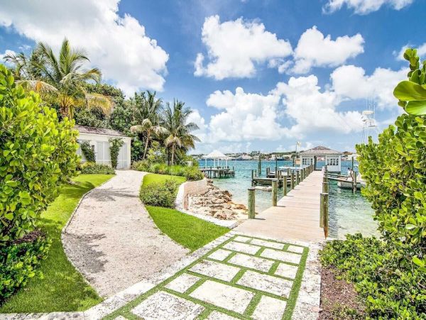 Paradise Island Seven Bedroom Beach Walk to Atlantis! Bahamas Pure Luxury