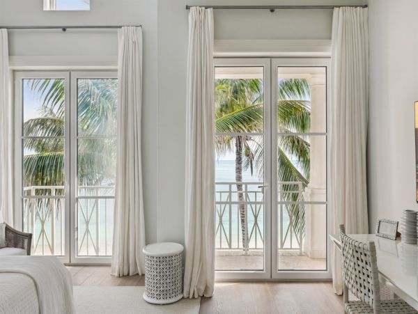 Paradise Island Seven Bedroom Beach Walk to Atlantis! Bahamas Pure Luxury