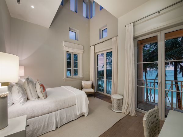 Paradise Island Seven Bedroom Beach Walk to Atlantis! Bahamas Pure Luxury